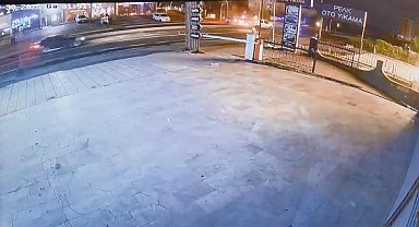 İstanbul - Büyükçekmece'de polis aracıyla hafif ticari araç çarpıştı: 1 ölü, 2' si polis 4 yaralı