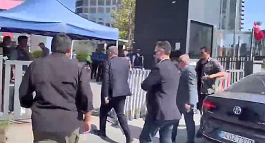 İstanbul - CHP'nin Sarıyer'deki binası önünde bekleyiş sürüyor - 1