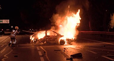 İstanbul- Esenler'de takla atan otomobil alev aldı: 5 yaralı