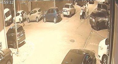 İstanbul - Esenyurt'ta biri gözcülük yaptı diğer motosikleti böyle çaldı