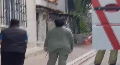 İstanbul-Esenyurt'ta evini yakmaya çalıştı; ikna edilen kadın hastaneye götürüldü