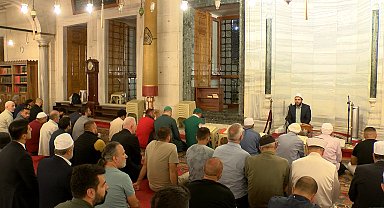 İstanbul - Fatih'te 'Aileler Gazze İçin Sabah Namazında Buluşuyor' programı
