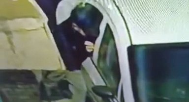 İstanbul - Gaziosmanpaşa'da otomobil teybi hırsızlığı kamerada