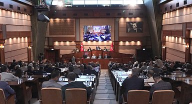 İstanbul - İBB Meclisi'nde toplu taşımaya zam maddesi komisyonlara sevk edildi