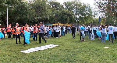 İstanbul- Kadıköy'de 400 gönüllü 330 kilogram atık topladı