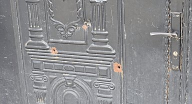 İstanbul - Kocaeli'de çocuğunun yanında babayı darbeden şüphelinin Kartal'daki iş yeri kurşunlandı