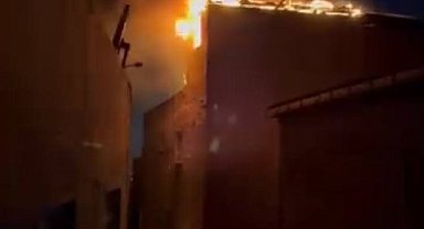 İstanbul - Küçükçekmece'de 6 katlı binanın çatısında yangın