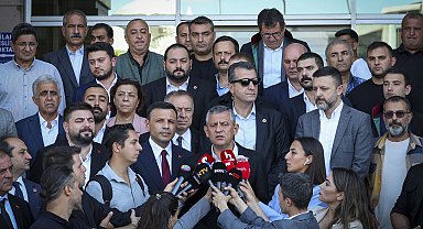 İstanbul- Özgür Özel İstanbul Adalet Saray'ı önünde açıklama yaptı