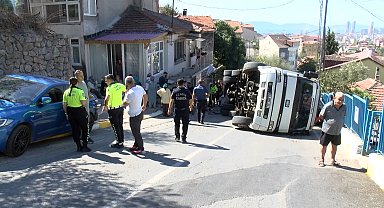 İstanbul- Pendik'te traktör yüklü kamyon, gecekondu ve iki otomobile çarparak devrildi