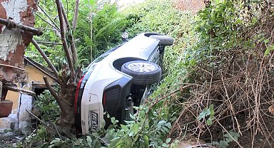 İstanbul - Sarıyer'de cip bir evin bahçesine uçtu