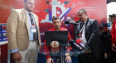 İstanbul - Selçuk Bayraktar, TEKNOFEST'te Demirören Medya standını ziyaret etti