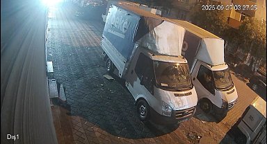 İstanbul- Sultangazi'de para vermeyen kardeşine kızdı, 3 aracı yaktı