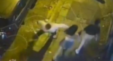 İstanbul-Taksim'de kaldırımda yürüyen kadına kapkaç; şüpheliyi metrelerce kovaladı