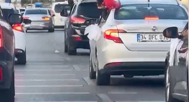 İstanbul - Trafiği tehlikeye düşüren düğün konvoyları kamerada; slalom yapıp camdan sarktılar