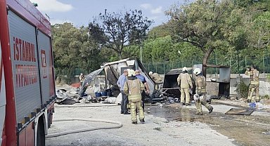 İstanbuol - Bakırköy'deki Sosyete Pazar'ının çay ocağında yangın