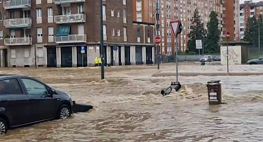 İtalya'da sağanak sele neden oldu