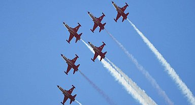 İzmir'de 350 metrelik Türk bayrağı ile 'Zafer Yürüyüşü'