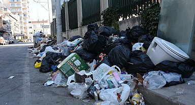 İzmir'de çöp yığınları tepkiye neden oldu