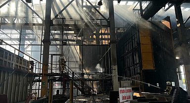 İzmir'de fabrika yangını kontrol altında