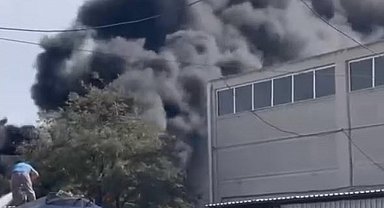 İzmir'de lastik deposunda yangın