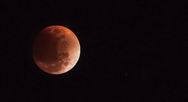 Kanlı Ay Tutulması Van'da da çıplak gözle izlendi