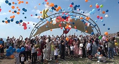 Kanseri yenen Kağan için gökyüzüne balonlar bırakıldı
