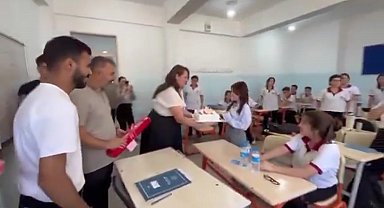 Kanseri yenen liseli Gülnaz'a sınıf arkadaşlarından pastalı karşılama