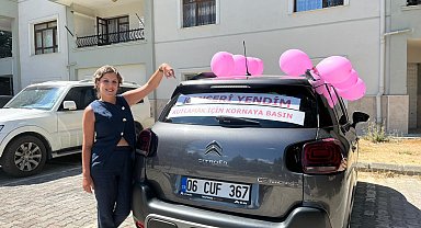 Kanseri yenen Pelin hemşire, aracıyla şehir turu atarak kutlama yaptı