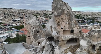 Kapadokya'da peribacasının bir kısmı yıkıldı