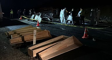 Karabük'te 2 otomobilin çarpıştığı kazada yangın çıktı; 3 ölü, 5 yaralı