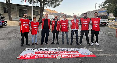 Karşıyaka'da işçiler, ana şantiye ve temizlik işleri şantiyesinde iş bıraktıklarını duyurdu