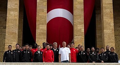 Karşıyakalı basketbolculardan anlamlı ziyaret