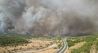 Kastamonu'daki orman yangınına müdahale sürüyor; bölge dronla görüntülendi