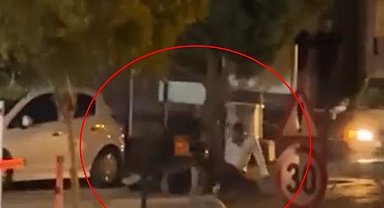 Kavga ettikleri kişiyi dakikalarca darbettiler; o anlar kamerada