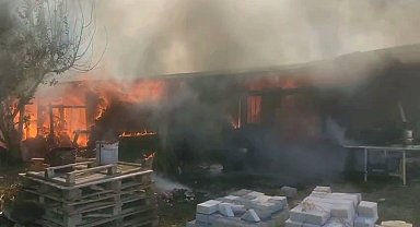 Kaynak yapılırken çıkan kıvılcım bağ evini kül etti