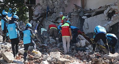 Kayseri'de deprem tatbikatı gerçeğini aratmadı