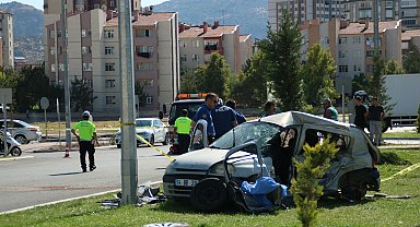 Kayseri'de iki otomobil çarpıştı: 2 ölü, 3 yaralı