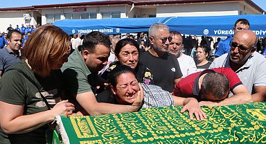 Kazada ölen cezaevi memurları, son yolculuklarına uğurlandı; 'Berk sensiz yapamam, açın tabutu'