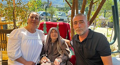 Kendisini büyüten babaannesiyle paylaştığı videolar ilgi gördü