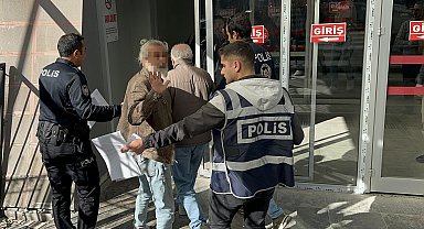 Kendisini şikayet ettiğini öne sürdüğü komşusunu darbedip, tekmeledi