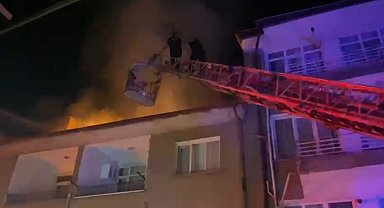 Kırıkkale'de 3 katlı apartmandaki yangın söndürüldü