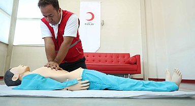 Kızılay'dan Demirören Medya çalışanlarına ilk yardım eğitimi