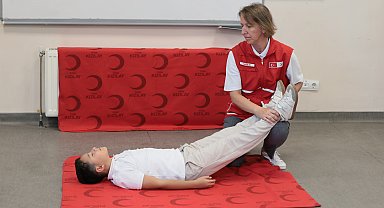 Kızılay'dan okullarda ilk yardım rehberi