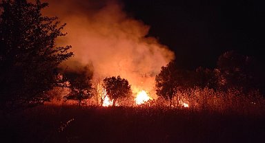 Kızına hediye olarak aldığı otomobil alev alev yandı