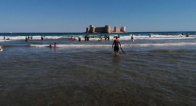 Kızkalesi'nde eylülde turist yoğunluğu