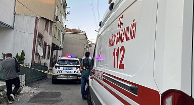 Kötü koku gelen evde anne- kız ölü bulundu; vücutlarında kesici alet yaraları var