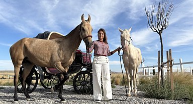 Kurduğu çiftlikte, Türkmen atı Ahal Teke ile sporcu yetiştiriyor