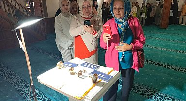 Kuşadası'nda mukaddes emanetleri görmek için sıraya girdiler