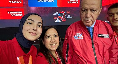 Liseli öğrenciler ödüllerini Cumhurbaşkanı Erdoğan'dan aldı