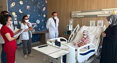 Lösemi tedavisi gören Zeynep, ilkokula hastanede başladı